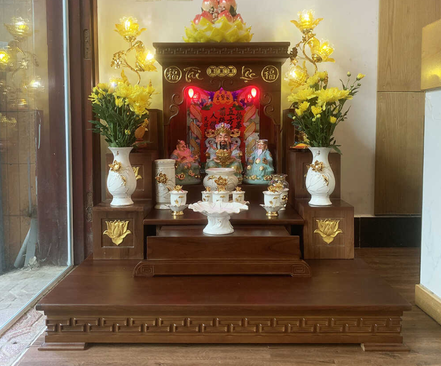 Cách Chọn Mua Bàn Thờ Thần Tài Phù Hợp